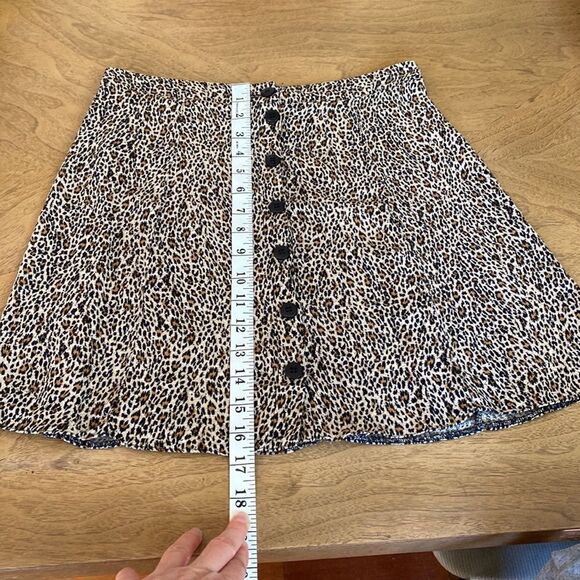 ASOS DESIGN button front mini skirt in leopard print Size 4 - Picture 9 of 10